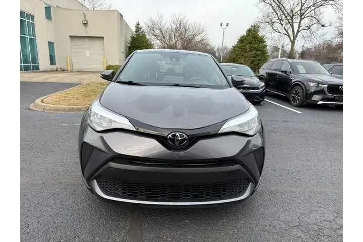$16995 : Toyota C-HR 2020 XLE 4dr Cro image 2