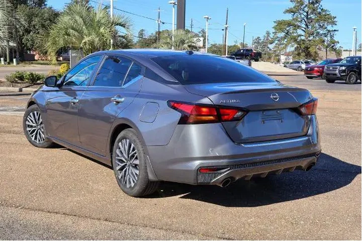 $18931 : Nissan Altima 2023 2.5 SV 4d image 2