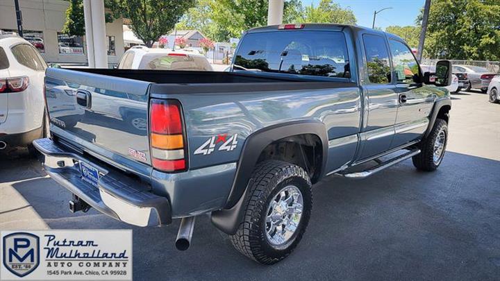 2006 GMC Sierra 2500HD SLT 4WD image 8