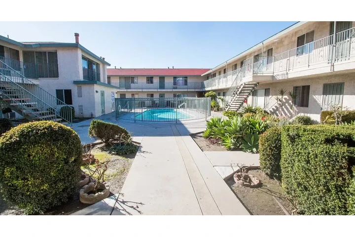 $2295 : Pioneer 2 Bd 1 Bath $2,295 image 2