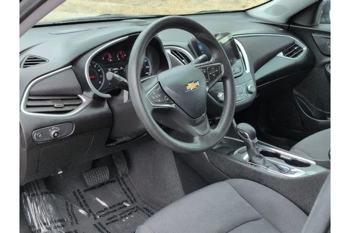 $17777 : Chevrolet Malibu 2023 LT 4dr image 10