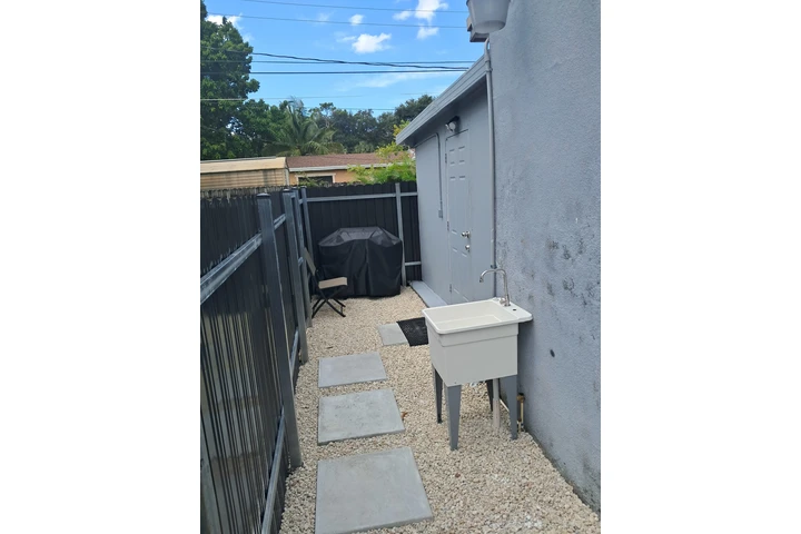 $1000 : EFICENCE $miami gardens image 2