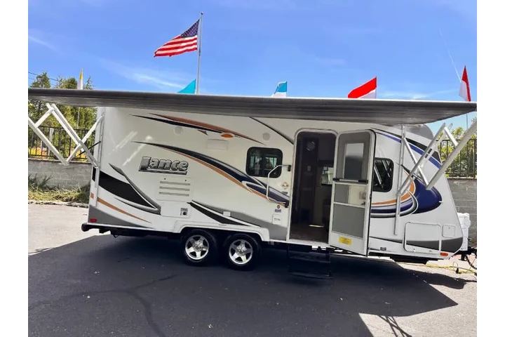 $18995 : 2013 Lance 1985 model 23 ft image 3