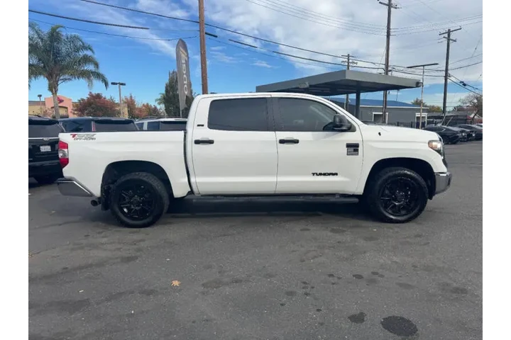 $33998 : 2020 Tundra SR5 image 9
