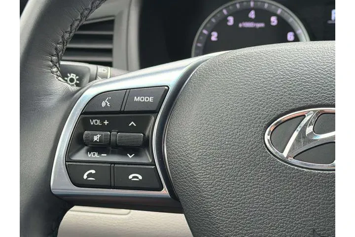 $16990 : Hyundai SONATA 2018 Limited image 10