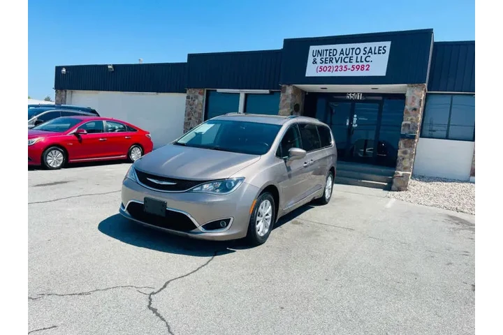 $11999 : 2017 Pacifica Touring-L image 2