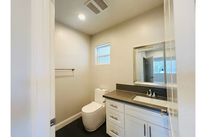 $1955 : 2 Bedroom Apt In Los Angeles image 7