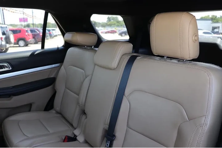 2017 Explorer image 3