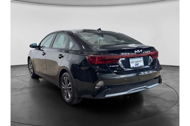 $18138 : Kia Forte 2023 LXS 4dr Sedan image 6