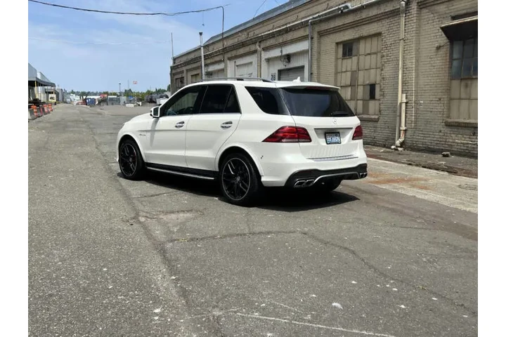 $43888 : 2017 Mercedes-Benz GLE AMG GL image 10