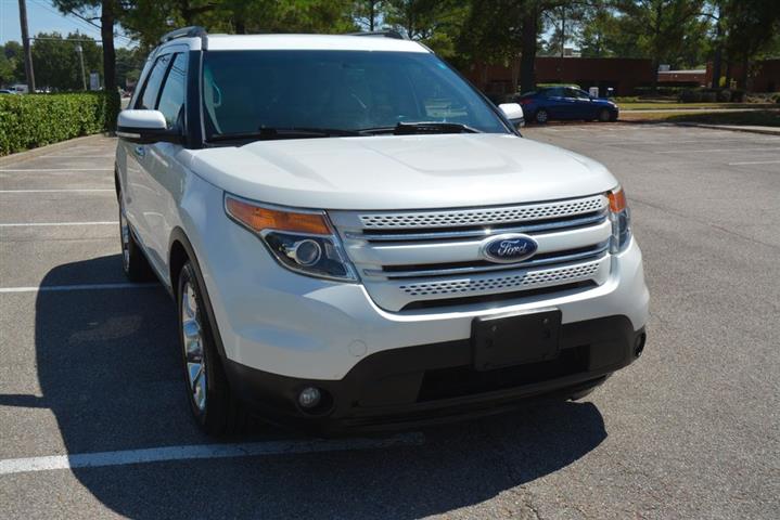 2015 Explorer Limited image 4