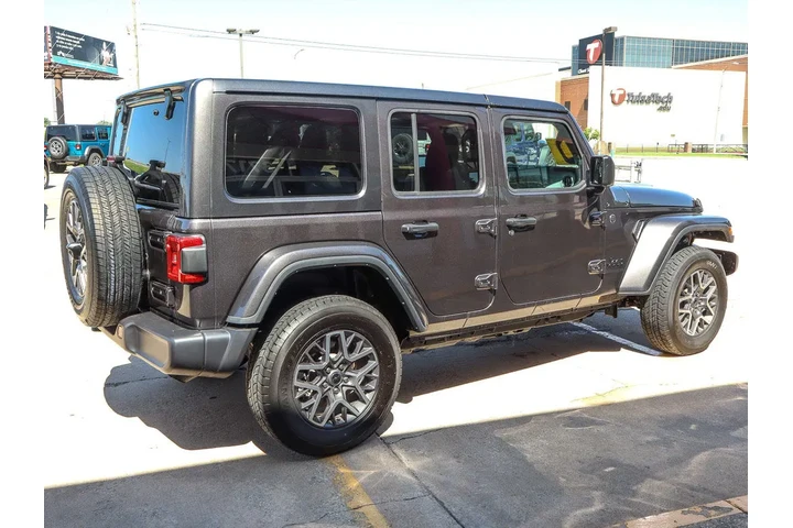 $35587 : 2025 Wrangler Sahara 4 Door 4 image 5