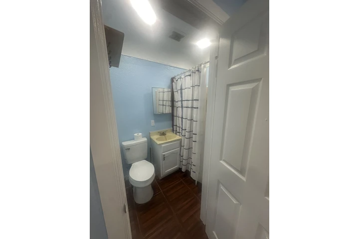 $1000 : Rento cuarto con bano privado image 4