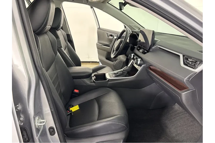 $32884 : Gold Certified2023 RAV4 Hybri image 5