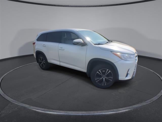 $19900 : PRE-OWNED 2019 TOYOTA HIGHLAN image 2