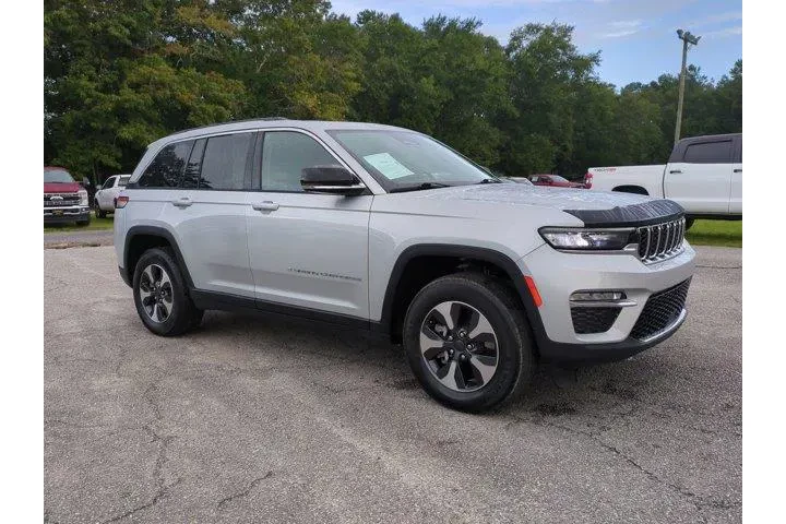 $28680 : Jeep Grand Cherokee 2023 4x4 image 2