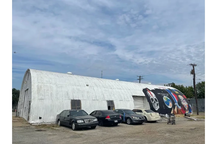 $7000 : Warehouse for lease 3750 sq/ft image 2