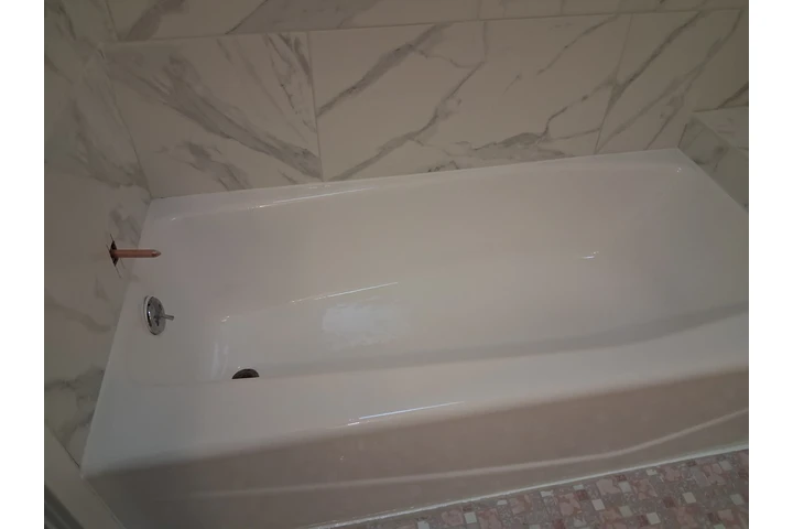 Bathtub Reglazing image 1