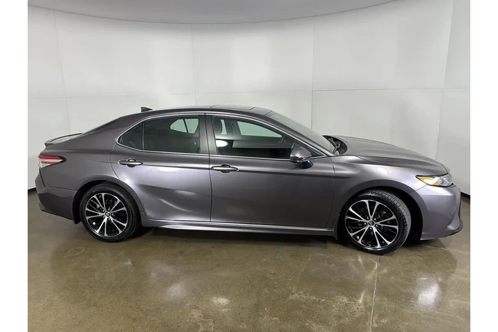$18743 : 2019 Camry SE image 7