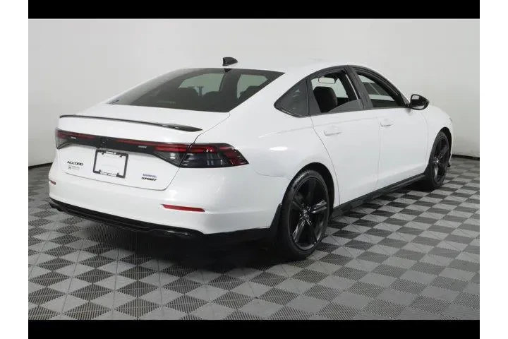 $28875 : Honda Accord Hybrid 2023 Spo image 7