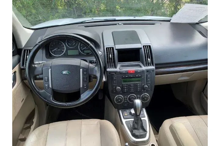 $11495 : 2011 Land Rover LR2 image 9