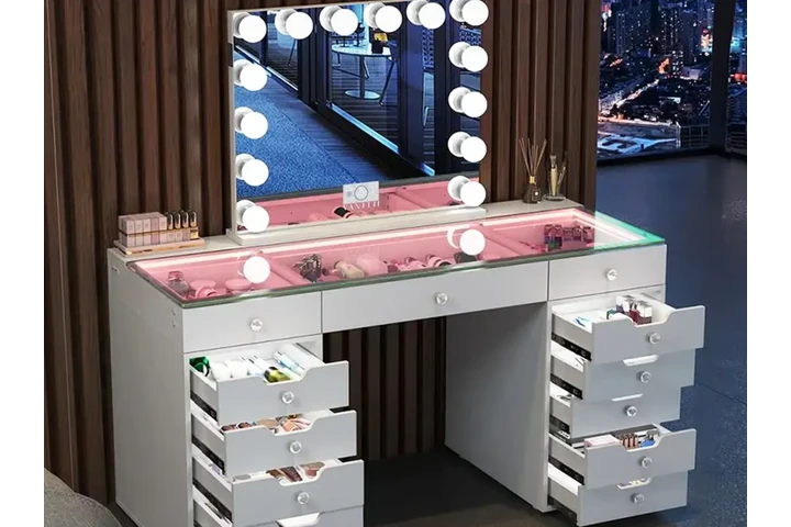 Dalila's Furniture image 2