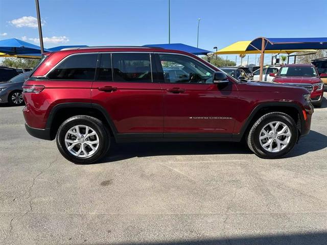 $45995 : Pre-Owned 2022 Grand Cherokee image 5