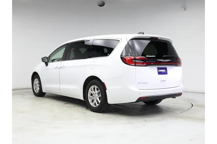 $30998 : Chrysler Pacifica 2024 Touri image 2