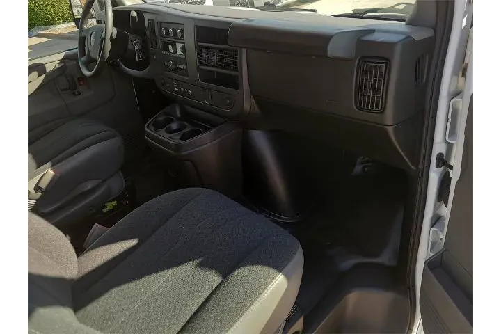 $30925 : GMC Savana 2024 2500 3dr Car image 10