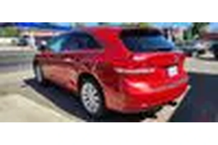 $9995 : 2010 Venza image 4