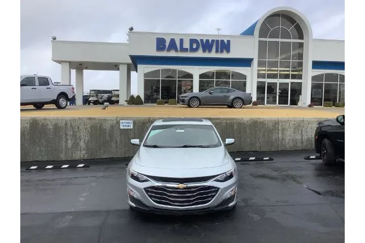 $14950 : Chevrolet Malibu 2021 LT 4dr image 2