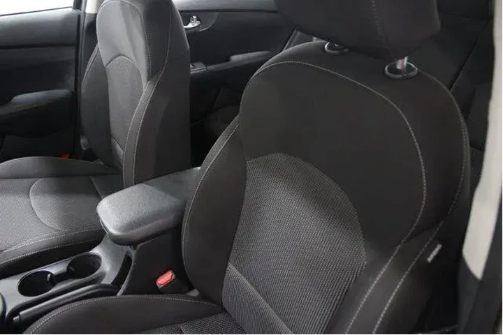 $14987 : Kia Forte 2020 LXS 4dr Sedan image 6