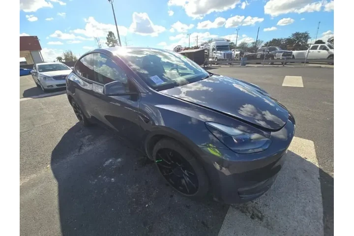 $29490 : Tesla Model Y 2023 AWD 4dr C image 3