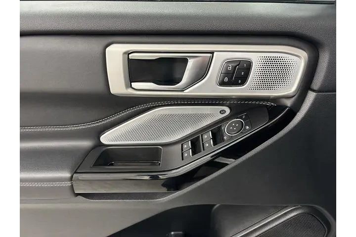 $39999 : Ford Explorer 2023 AWD ST 4d image 5