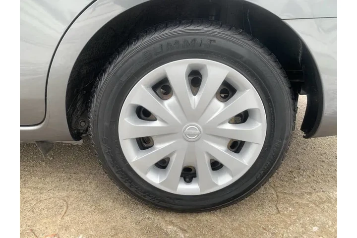 $5995 : 2019 Versa S Plus image 6