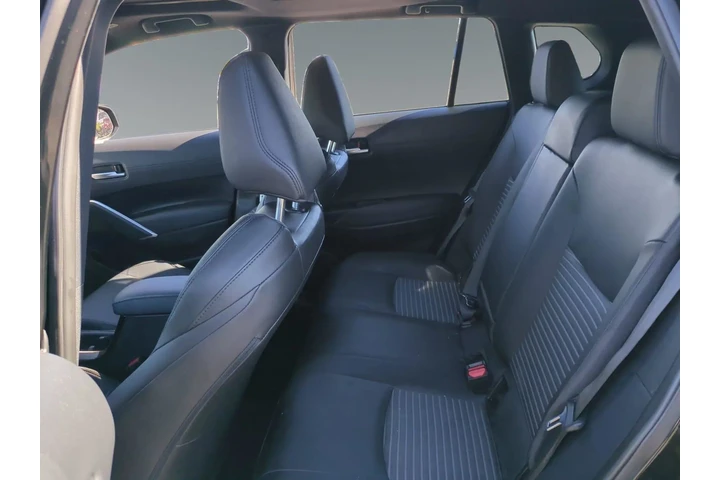 $30465 : Toyota Corolla Cross Hybrid image 6