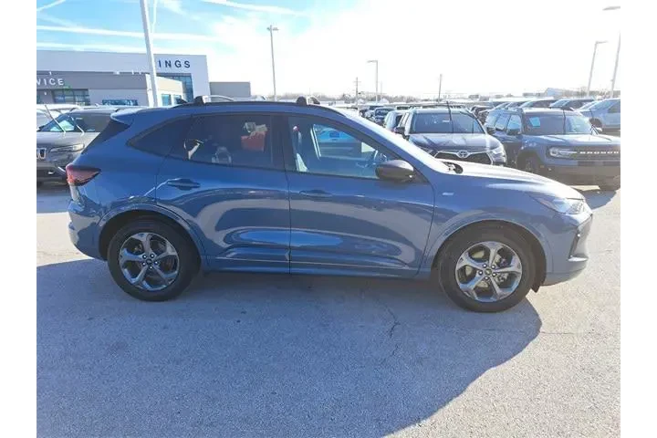 $22020 : Ford Escape 2023 ST-Line 4dr image 6
