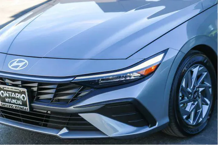 $20689 : Hyundai ELANTRA 2024 SEL 4dr image 5