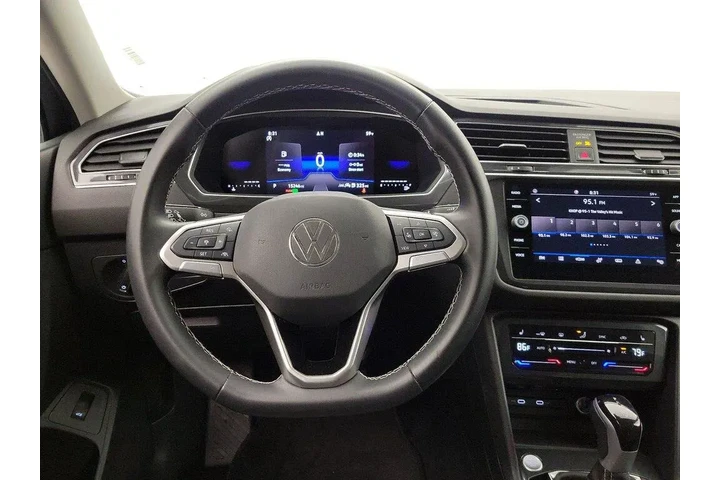 $24998 : Volkswagen Tiguan 2024 SE 4d image 10