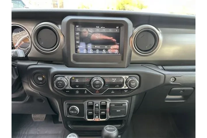 $28500 : Jeep Gladiator 2023 4x4 Spor image 3