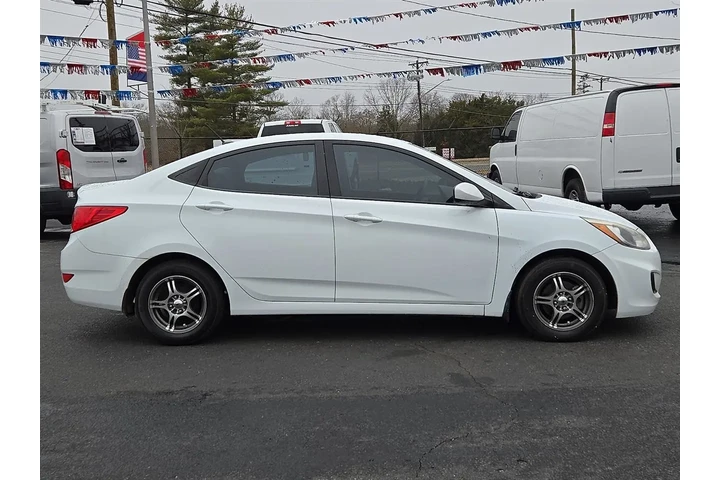 2016 Accent SE 4-Door 6A image 7