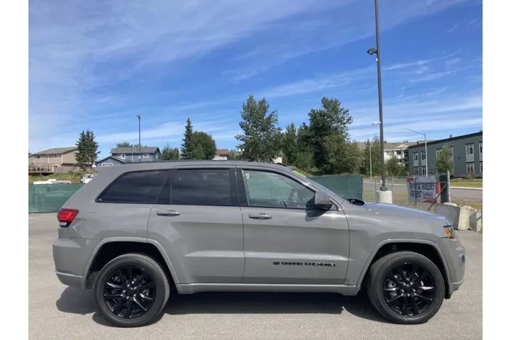 $31850 : 2022 Grand Cherokee WK Laredo image 5