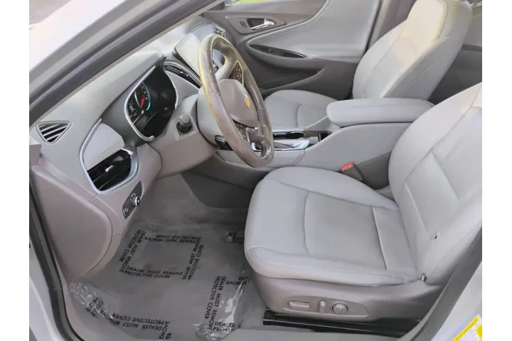 $10997 : 2017 Malibu Premier image 10