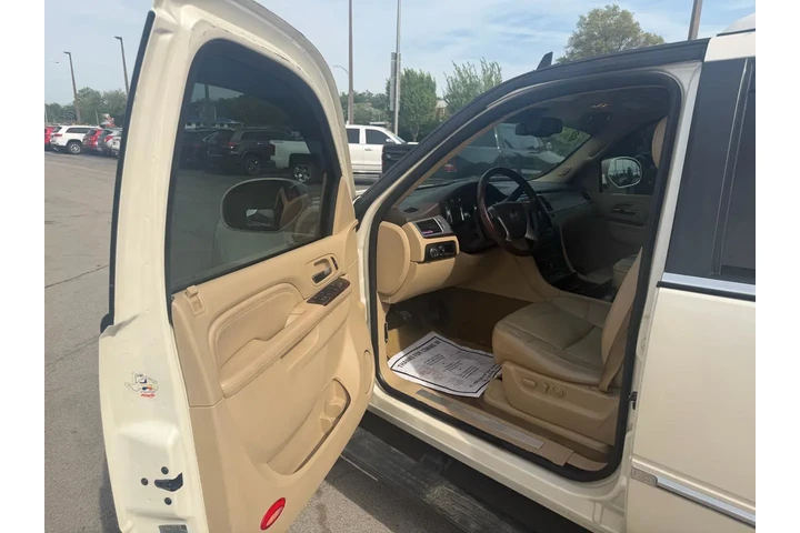 2010 Escalade AWD 4dr Premium image 8