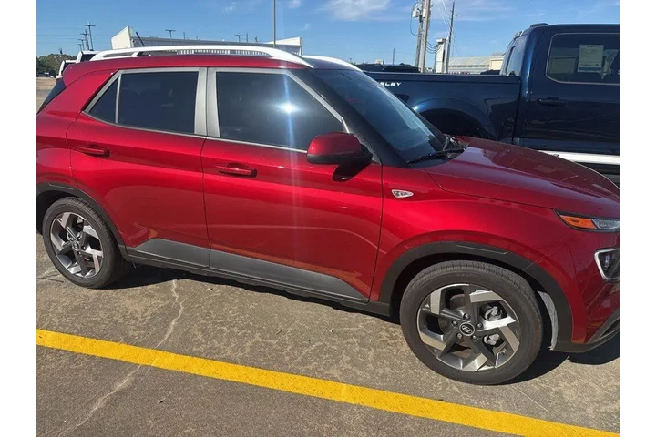 $22900 : Hyundai VENUE 2024 SEL 4dr C image 1