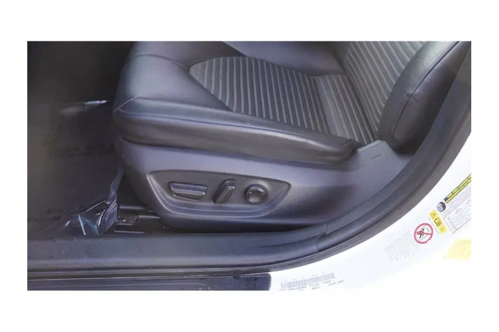 $18284 : 2018 Camry SE Sedan 4D image 10