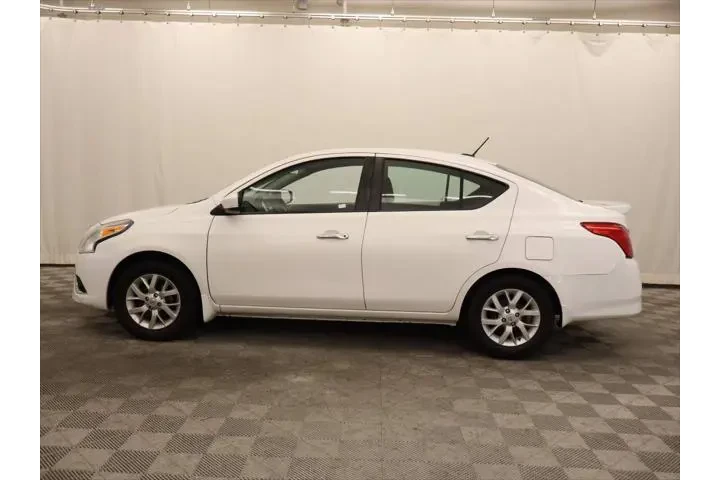 $8994 : Nissan Versa 2017 1.6 SV 4dr image 2