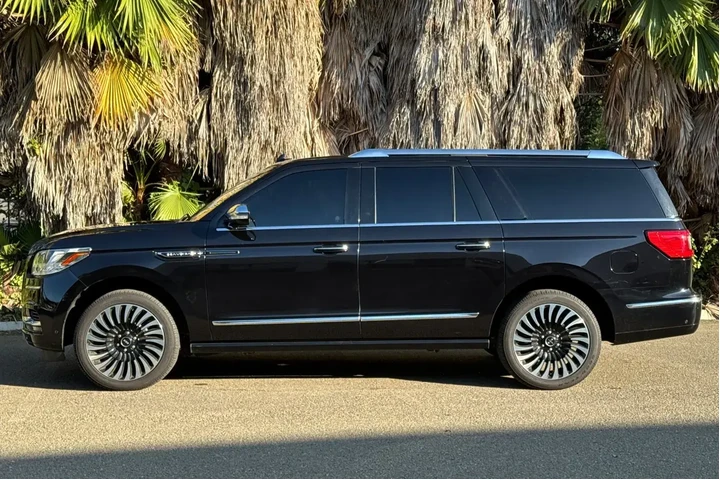 Lincoln Navigator L 2021 4x4 image 6