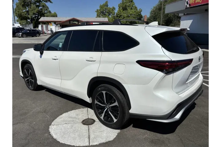 2021 Highlander XSE image 7