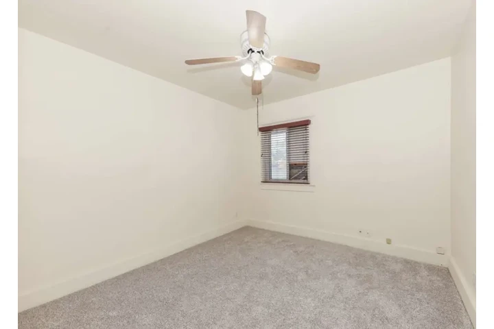 $1895 : Nice 3BD Unit Available Now image 5